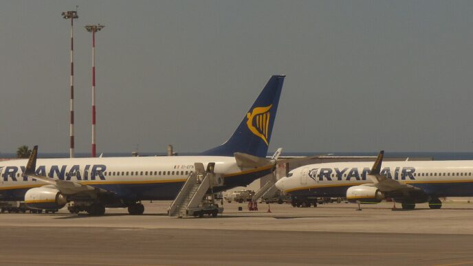 Viacero lietadiel Ryanair zaparkovaných na odbavovacej ploche