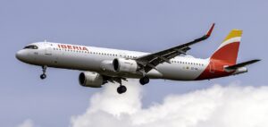 Airbus A321XLR španielskej aerolinky Iberia v klesaní na pristátie